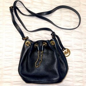 Authentic Michael Kors adjustable crossbody with cinch closure